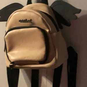 COPY - A cute little bag with wings from a show